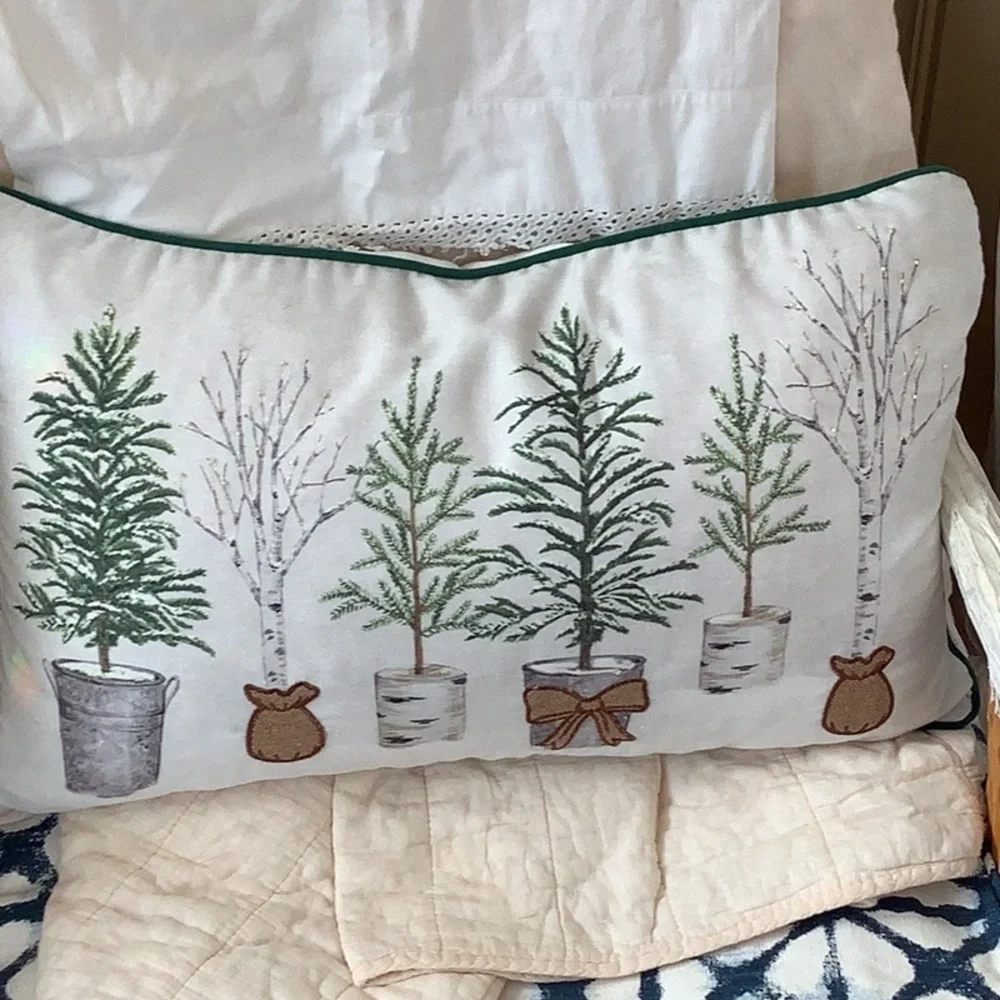 The Farmhouse by Racheal Ashwell Holiday Goose-down Pillow